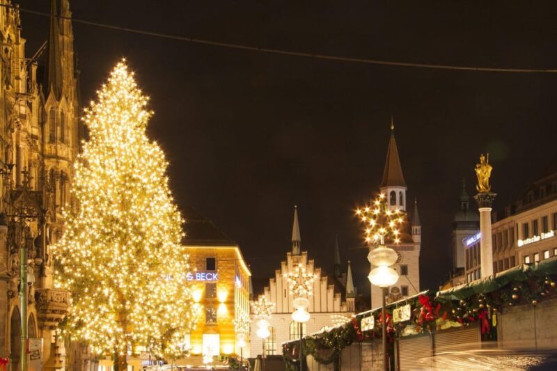 Magical Christmas Scenery in Munich – Walking Tour - Group Size