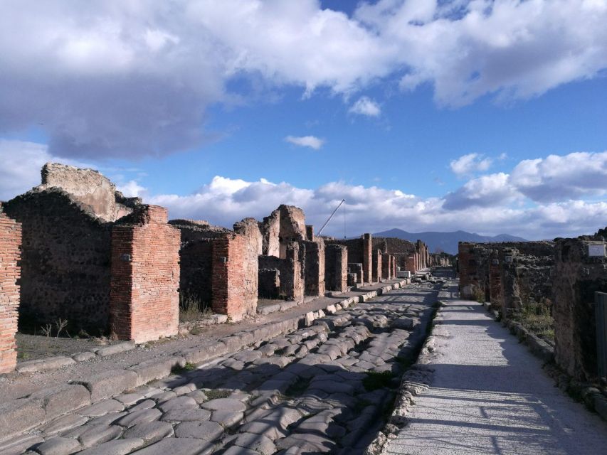 Magical Christmas Tour Around Pompeii - Key Points