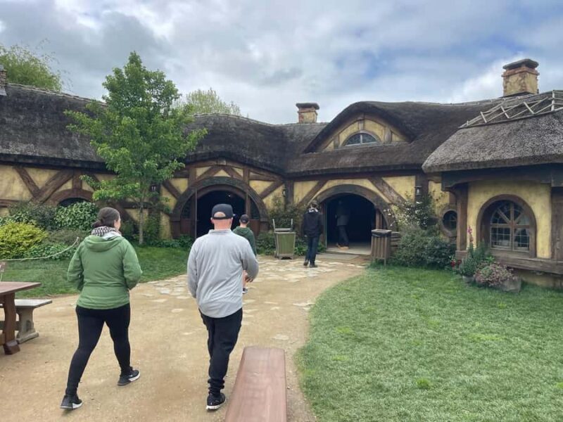 Magical Hobbiton & Waitomo Caves Small Group from Auckland - FAQs