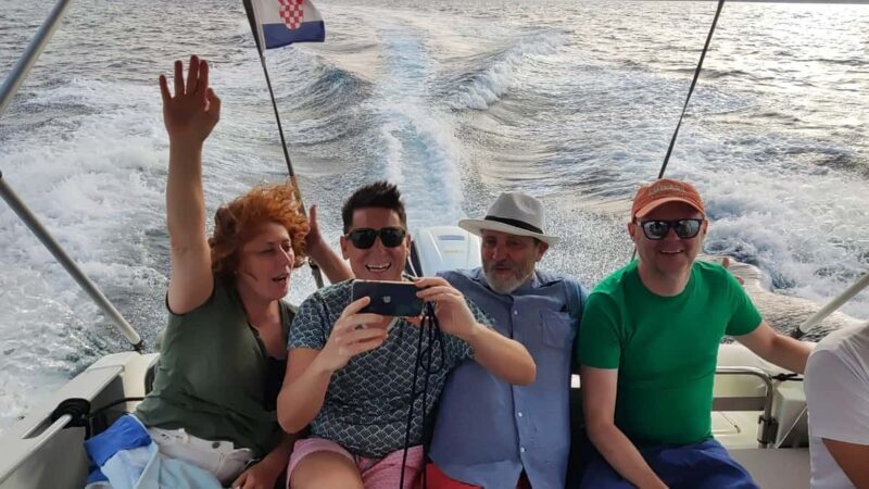 Magnific blue lagoon, speed boat water, wine&towels included - Key Points