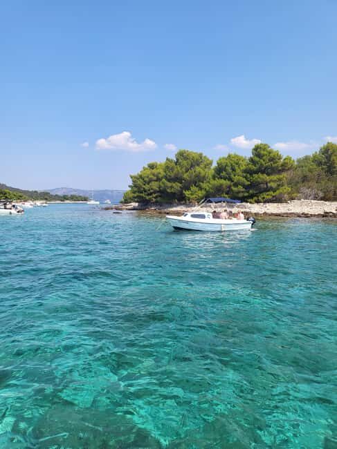 Magnific blue lagoon,speed boat towels included - The Sum Up