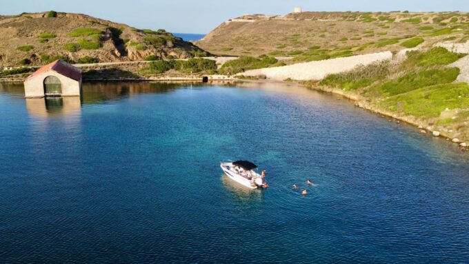 Mahon: Private Boat Tour of Mahon Port - Cales Fonts