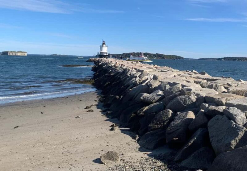 Maine Coastal Lighthouse:Two-hour bicycle tour - Guides and Local Insights
