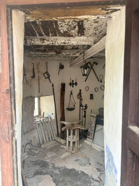 Maiori: Guided Visit to the Thoro Plano Castle and Tastings - Guided Tour Experience and Notable Reviews