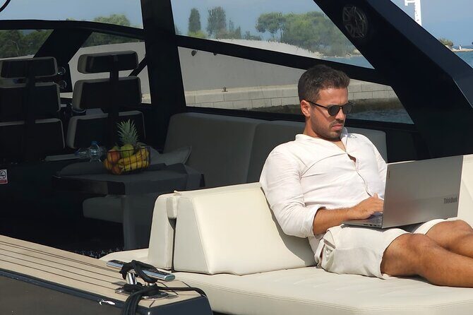 Makarska: 4-Island Speedboat Tour - town Hvar & Pakleni Islands - FAQ