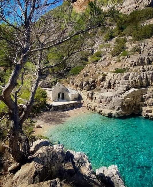 Makarska: Private halfday boat tour ,Hvar,small blue Cave - Mala Stiniva Beach: A Hidden Gem
