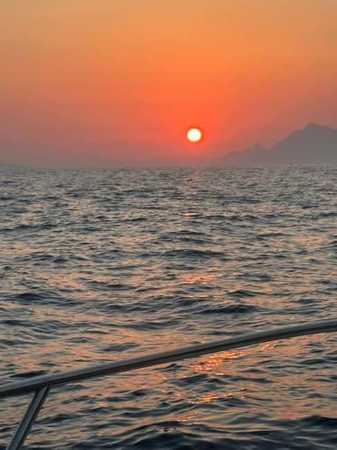 Makarska: Sunset private or group boat tour from Makarska - FAQ