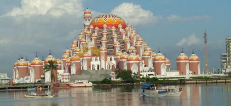 Makassar: Private City Tour With Hotel Pickup - Traditional Port and Village Discovery