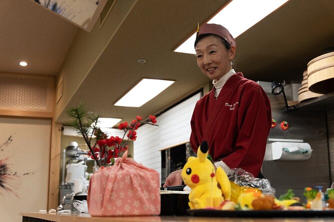 Making a Pokémon Pikachu Character Bento - Decorating the Bento
