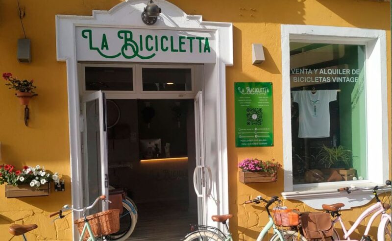Malaga: Bike Rental for City Discovery Route & Beaches - Experience Highlights
