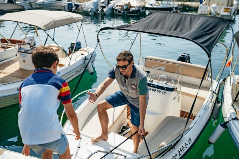 Malaga: Boat Rental without a License for Dolphin Watching - FAQs