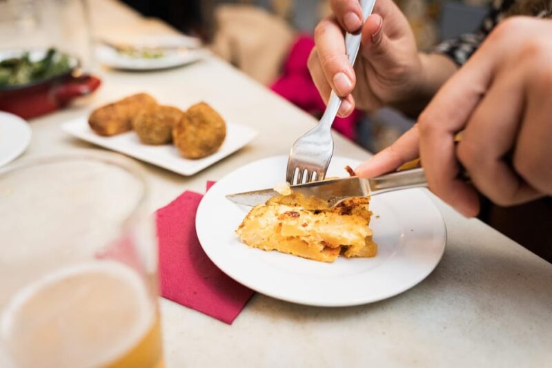 Malaga Food Tour With Tapas & Drinks With a Local - The Role of the Professional Guide