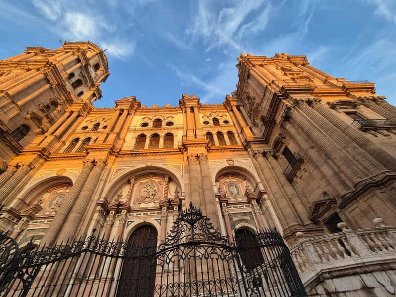 Málaga: Highlights Walking Tour with Drinks and Tapas - A Comprehensive Look at the Tour Experience