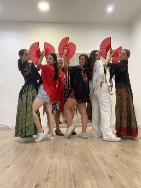Málaga: Learn to Dance Flamenco Rumba in 45 Minutes - Good To Know