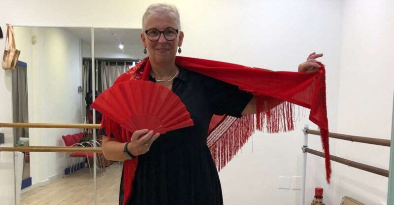 Málaga: Learn to Dance Flamenco Rumba in 45 Minutes - Instructor Expertise
