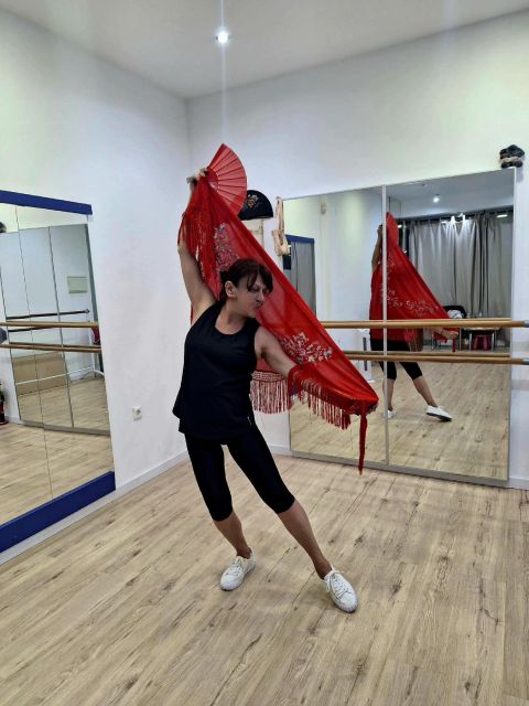 Málaga: Learn to Dance Flamenco Rumba in 45 Minutes - Meeting Point and Requirements