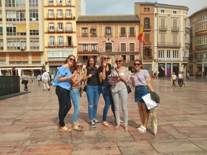 Málaga: Private Sightseeing Treasure Hunt - Customized for Group Preferences