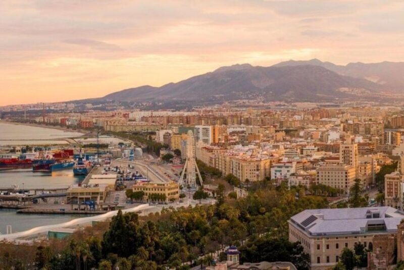 Malaga: Walking Tour of Must-See Attractions - Key Points