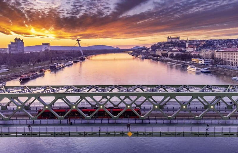Malalata Party: Music cruises by sightseeing boats - Discovering the Malalata Party: Music Cruises on the Danube in Bratislava