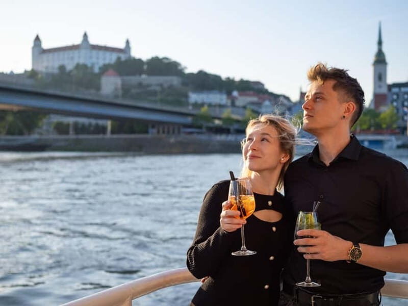 Malalata Party: Music cruises by sightseeing boats - Key Points