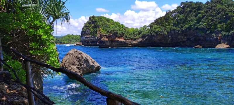 Malang: South Beaches Tour With Private Transfer - Itinerary and Experience