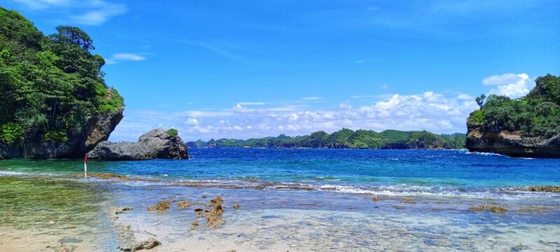 Malang: South Beaches Tour With Private Transfer - Inclusions and Exclusions