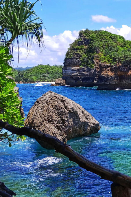 Malang: South Beaches Tour With Private Transfer - Sightseeing and Free Time