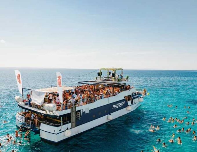 Mallorca: Boat Party With Live DJS, Lunch, & Nightclub Entry - Making the Most of the Boat Party