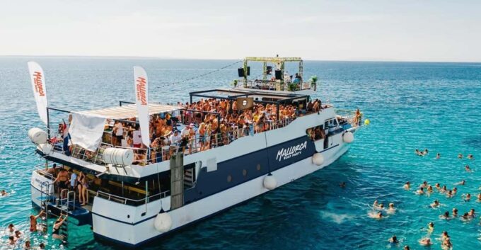 Mallorca: Boat Party With Live DJS, Lunch, & Nightclub Entry - What to Expect on the Day