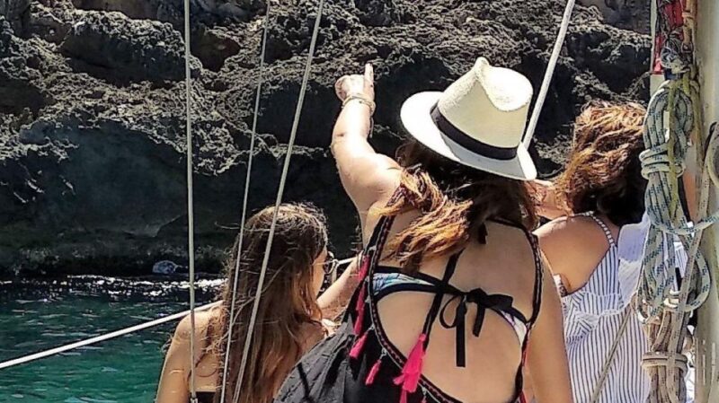 Mallorca: Cala Vella Boat Tour With Swiming, Food, & Drinks - Itinerary and Highlights