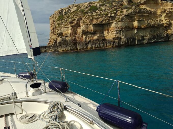 Mallorca: Cala Vella Boat Tour With Swiming, Food, & Drinks - Departure and Transportation