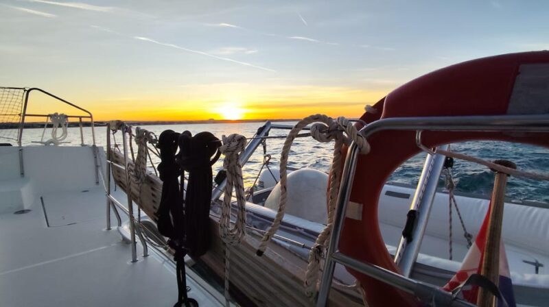 Mallorca: Catamaran Boat Tour With Tapas - Key Points