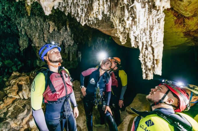 Mallorca: Cova Des Coloms Caving Trip With Hotel Transfer - Safety and Preparation