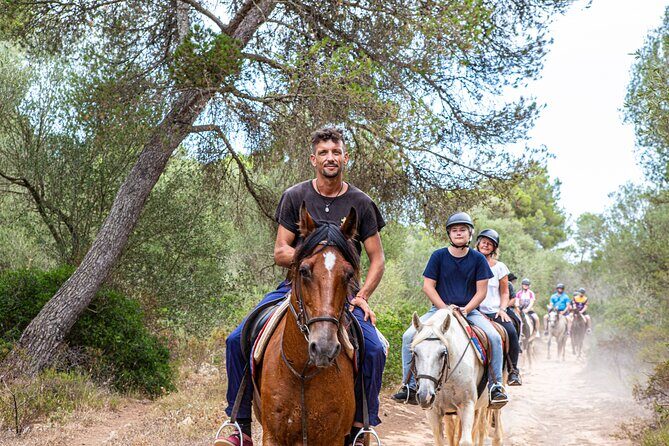 Mallorca Evening Tour: Horseback Riding, Dinner and Dance - The Evening Entertainment and Dancing