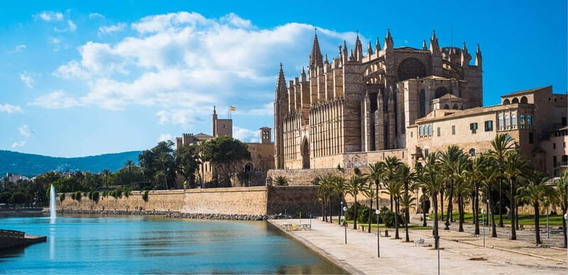 Mallorca: Private Tour with Ensaïmada & Fast Cathedral Entry - Scenic Walks and Cultural Highlights