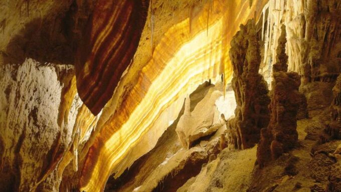 Mallorca: Ticket for Caves of Drach With Pickup Service - Location and Meeting Points
