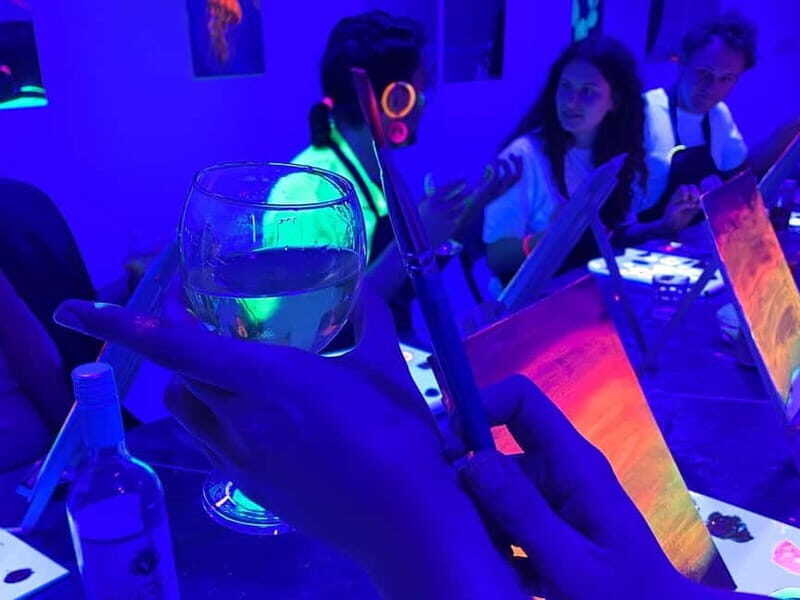 Malta: Glow-in-the-Dark Drink & Paint Experience - Key Points
