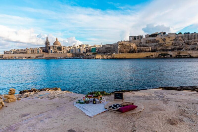 Malta: Marrige Proposal with Scenic Views and Picnic - An In-Depth Look at the Proposal Experience in Malta