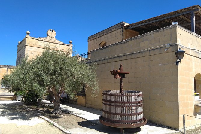 Malta Private Tour: 5hr Mosta Dome, Mdina, Dingli Cliffs & Blue Grotto - Driver and Guide Experience