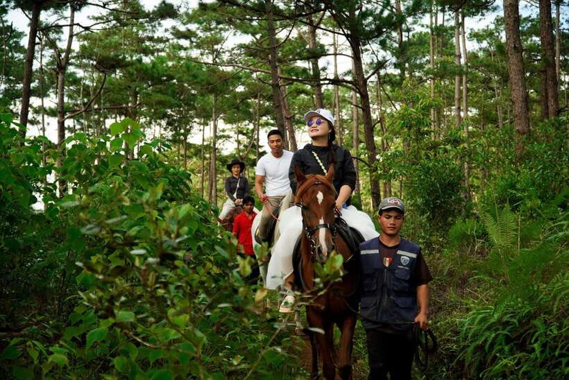 Mang Den: Horse Riding Tour With Drinks & Pickup - Important Considerations