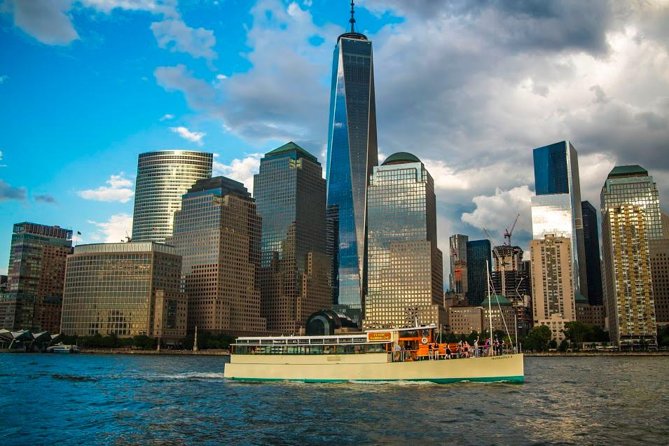 Manhattan Architecture Yacht Cruise - Onboard Experience