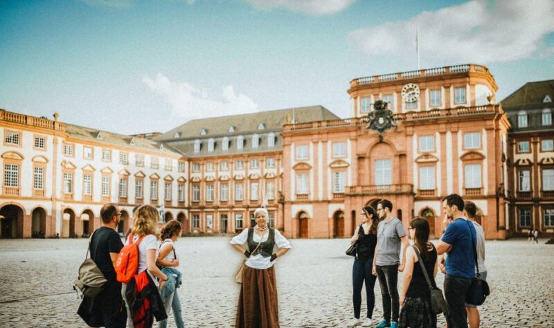 Mannheim, guided costume tour: Hangmen, Witches, Huguenots - A Closer Look at the Mannheim Hangmen, Witches, and Huguenots Tour