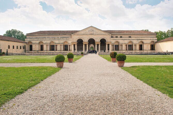 Mantova Walking Tour with Audio and Written Guide by a Local - The Itinerary: What to Expect