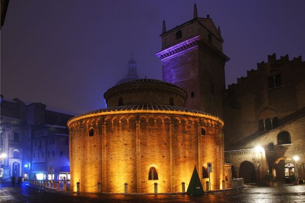 Mantua: 2-Hour Guided Walking Tour - Medieval Palaces and Renaissance Buildings