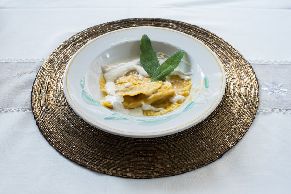 Mantua: Dining Experience at a Locals Home - Private Cooking Demo and Tasting