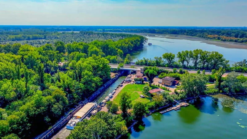 Mantua: Panoramic Cruise with Guide, Natural Oasis and Water Elevator - The Engineering Marvel: The Water Elevator