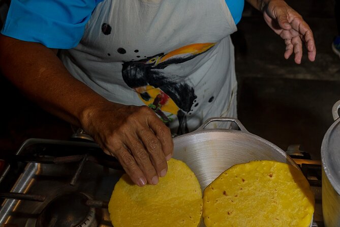 Manuel Antonio Local Cooking Class With Botanical Garden Tour - Preparing the Casado Meal