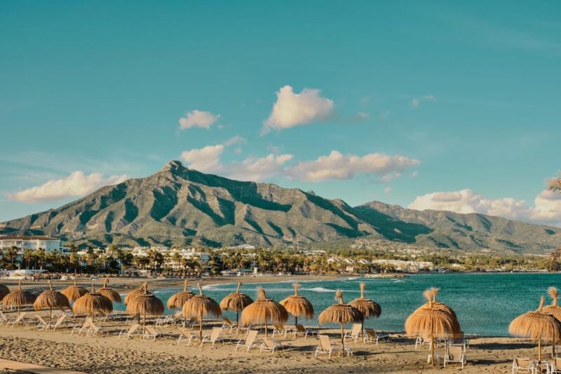 Marbella: Express Walk With a Local in 60 Minutes - Discovering Landmarks From Old Town to Pl. De Los Naranjos