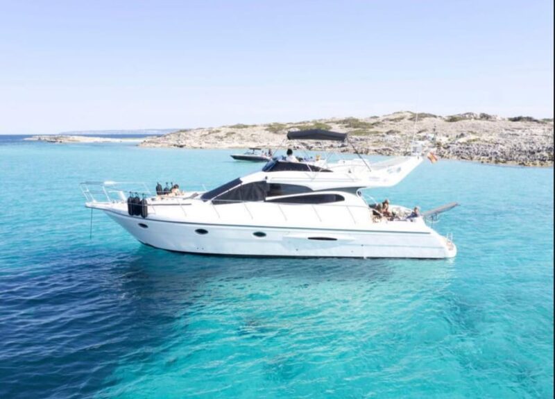 Marbella: Private Cruise in Yacht - Exploring Marbellas Coastline
