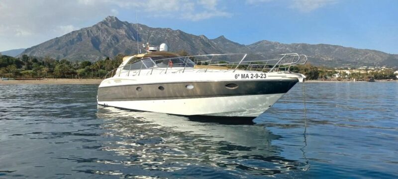 Marbella: Private Cruise in Yacht - Onboard Amenities